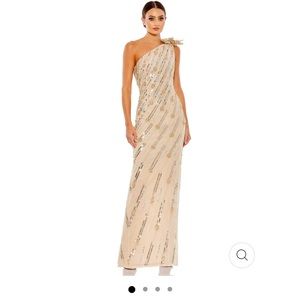 EMBELLISHED FLORAL DETAIL ONE SHOULDER GOWN